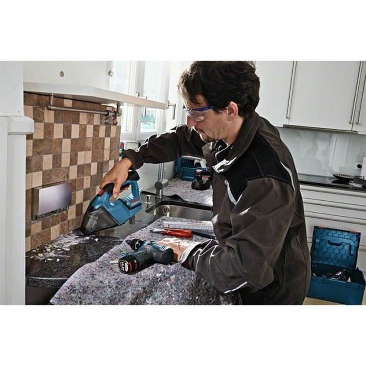 V5HD21283E04B24C27283A284F59DD4353FR4288822P2